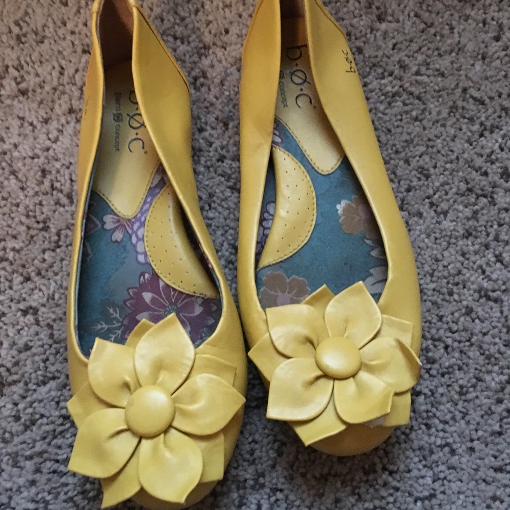 Born BOC Size 7 Yellow Flat